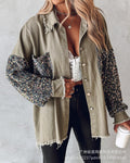 Top donna in tessuto serpentino off-shoulder di Valstrend, stile elegante e moderno, con dettagli alla moda sulla spalla.