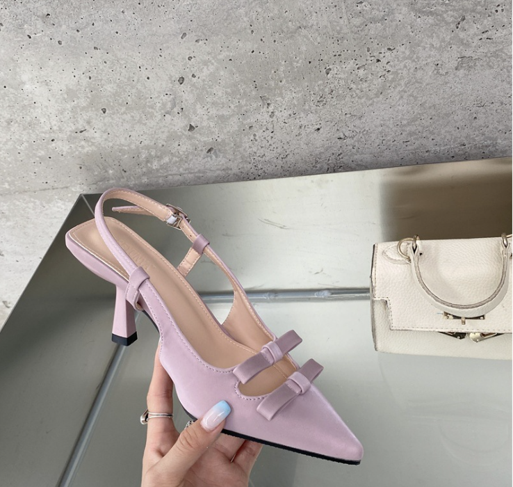 Scarpe Valstrend stile coreano con punta aperta, tacco a spillo e zeppa alta, modello con punta larga e design elegante.