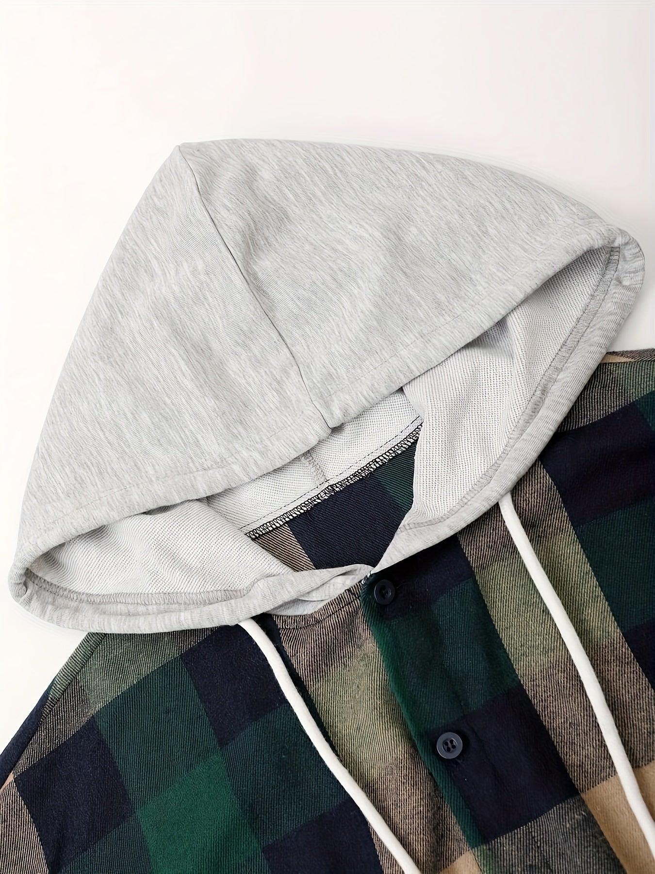 Camicia uomo casual in chambray Valstrend con maniche regolabili, vestibilità relaxed, motivo geometrico e tessuto misto cotone.