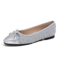 Scarpe da donna Valstrend con punta bassa, fiocco decorativo e suola piatta, ideali per look eleganti e comodi.