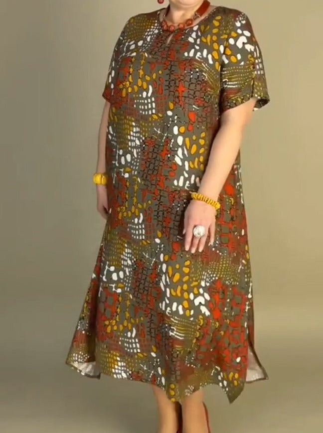 Vestito stampato plus size da donna Valstrend shop, abito largo con fantasia floreale e maniche a 3/4.