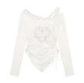 Completo di maglietta e gonna stampata in stile hot girl, moda valstrend, look trendy e casual, dettaglio stampa colorata.