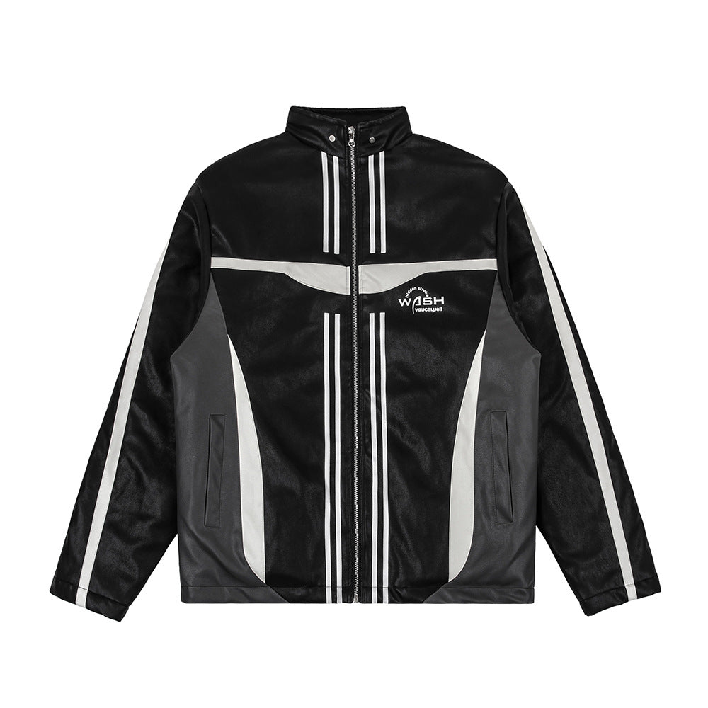 Giacca in pelle da motociclista maschile Valstrend, abbigliamento moto con dettagli in pelle nera e stile resistente.