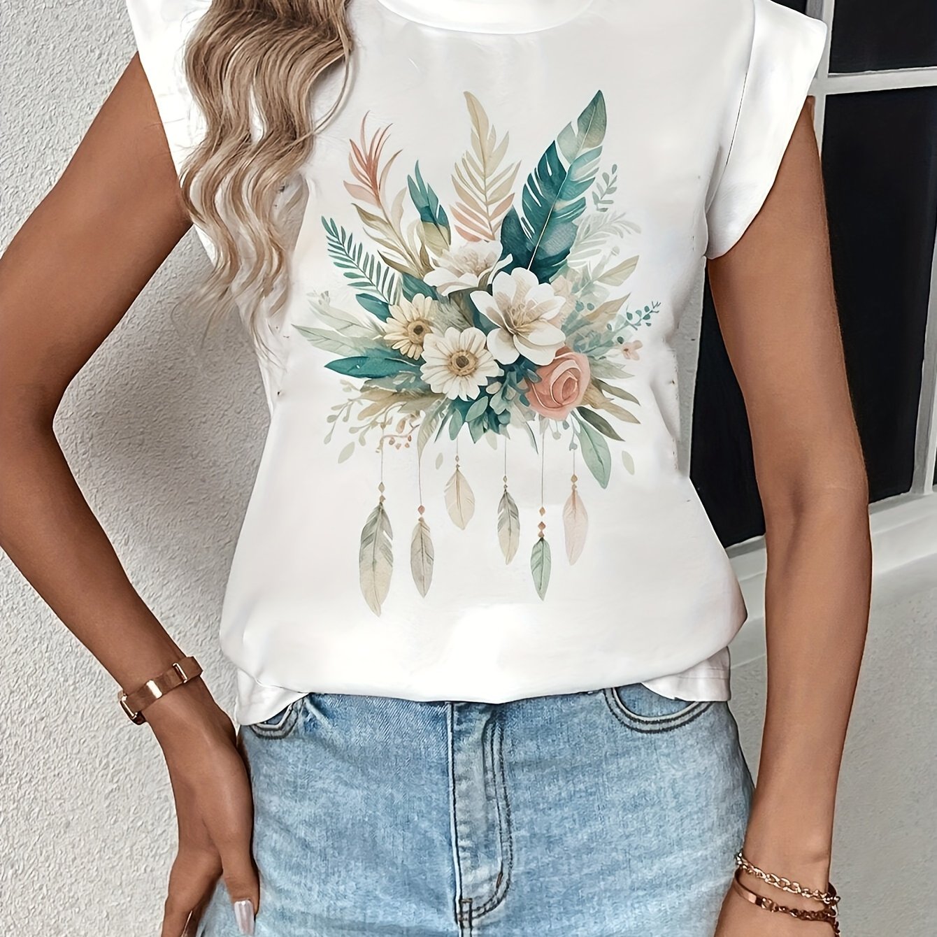 T-shirt femminile elegante Valstrend con stampa floreale, manica corta, scollatura rotonda e tessuto elasticizzato in poliestere.