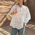 Camicia bianca francese a maniche lunghe da donna Valstrend, tessuto morbido e stile classico, visibile in primo piano nell'immagine.