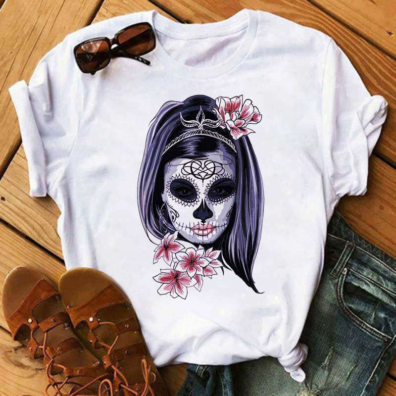 Maglietta donna Valstrend con stampa floreale e teschio alla moda, tessuto leggero e design trendy, ideale per look casual.
