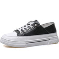 Scarpe bianche flat leggere a doppio senso di Valstrend, con suola sottile e design semplice, perfette per ogni occasione.