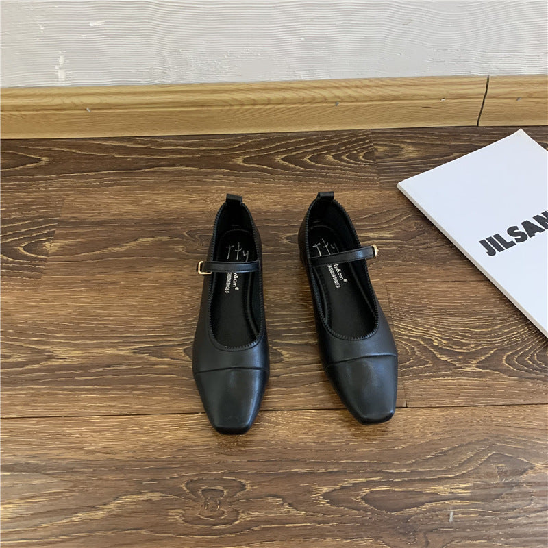 Scarpe Mary Jane da donna Valstrend in pelle morbida con punta quadrata, suola piatta e stile elegante.