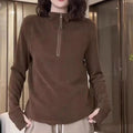 Maglia donna con zip a metà in pile fleece Valstrend, colore grigio chiaro, dettaglio con collo alto e maniche lunghe.