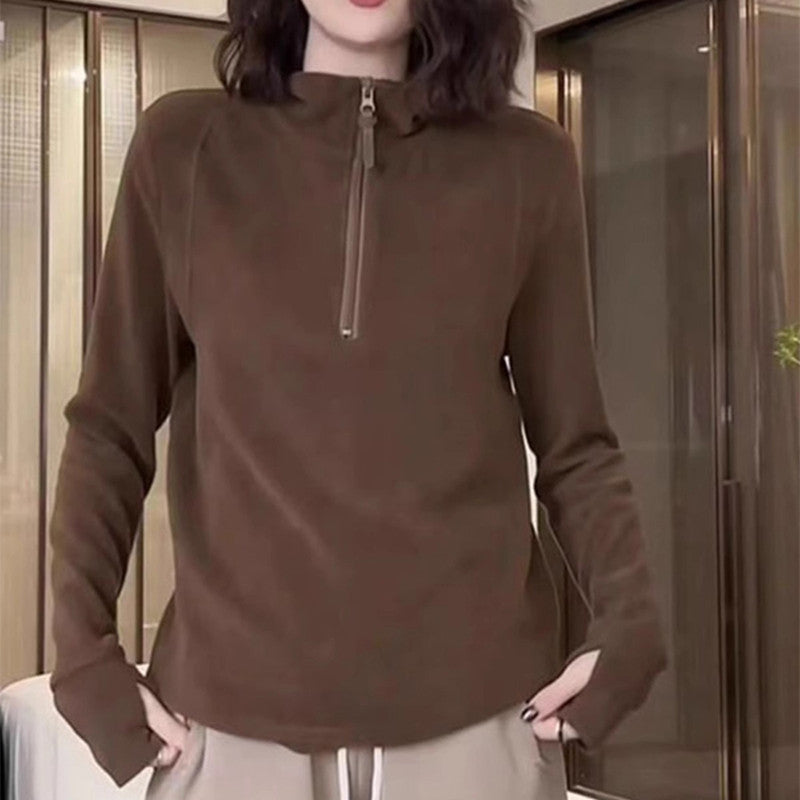 Maglia donna con zip a metà in pile fleece Valstrend, colore grigio chiaro, dettaglio con collo alto e maniche lunghe.