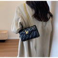 Borsa donna Valstrend con catena di diamanti e forma quadrata piccola, dettagli eleganti e stile alla moda.