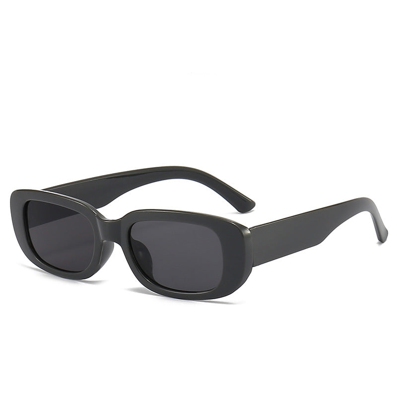 Occhiali da sole moda Valstrend con montatura piccola e forma irregolare, stile alla moda e design unico.