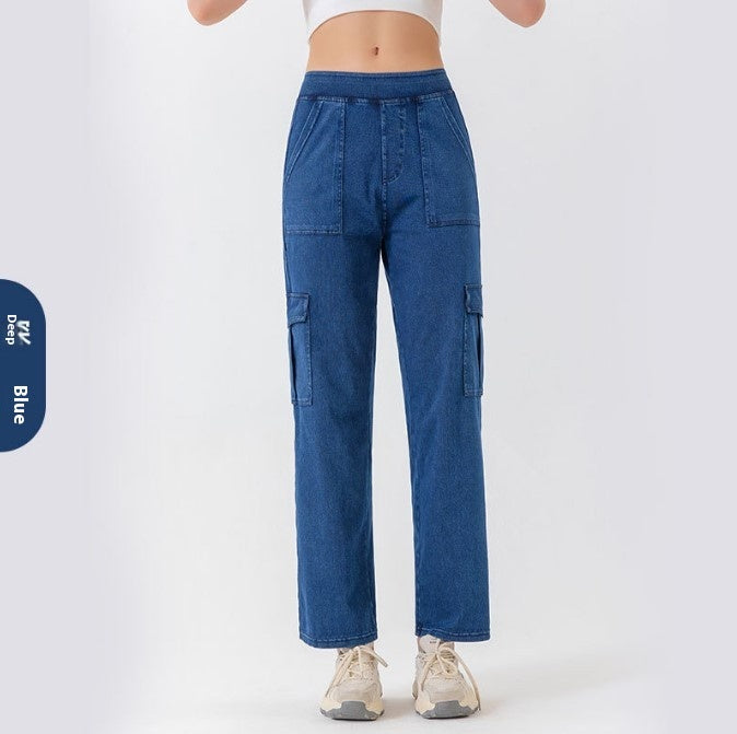 Jeans sportivi da donna Valstrend con gamba larga, tasche e tessuto morbido, adatti per attività casual e sportive.