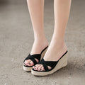 Sandali a zeppa donna Valstrend, calzature estive di moda con cinturino, ideali per look estivi e outfit casual.