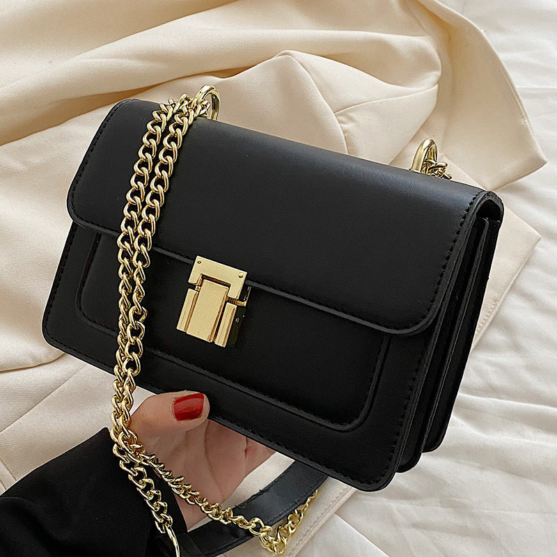 Borsa a tracolla estiva alla moda Valstrend, con catena e design versatile, perfetta per l'uso quotidiano in stile casual