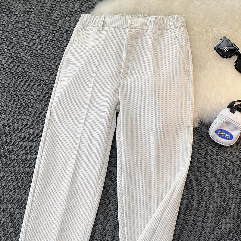 Pantaloni casual in stile waffle Valstrend, slim fit, a gamba dritta, morbidi e comodi da indossare.