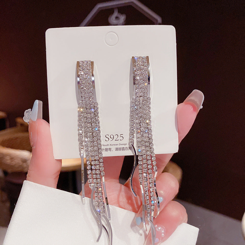 Orecchini in argento sterling con perle di lusso e ago leggero, stile elegante e raffinato, firmati Valstrend shop.