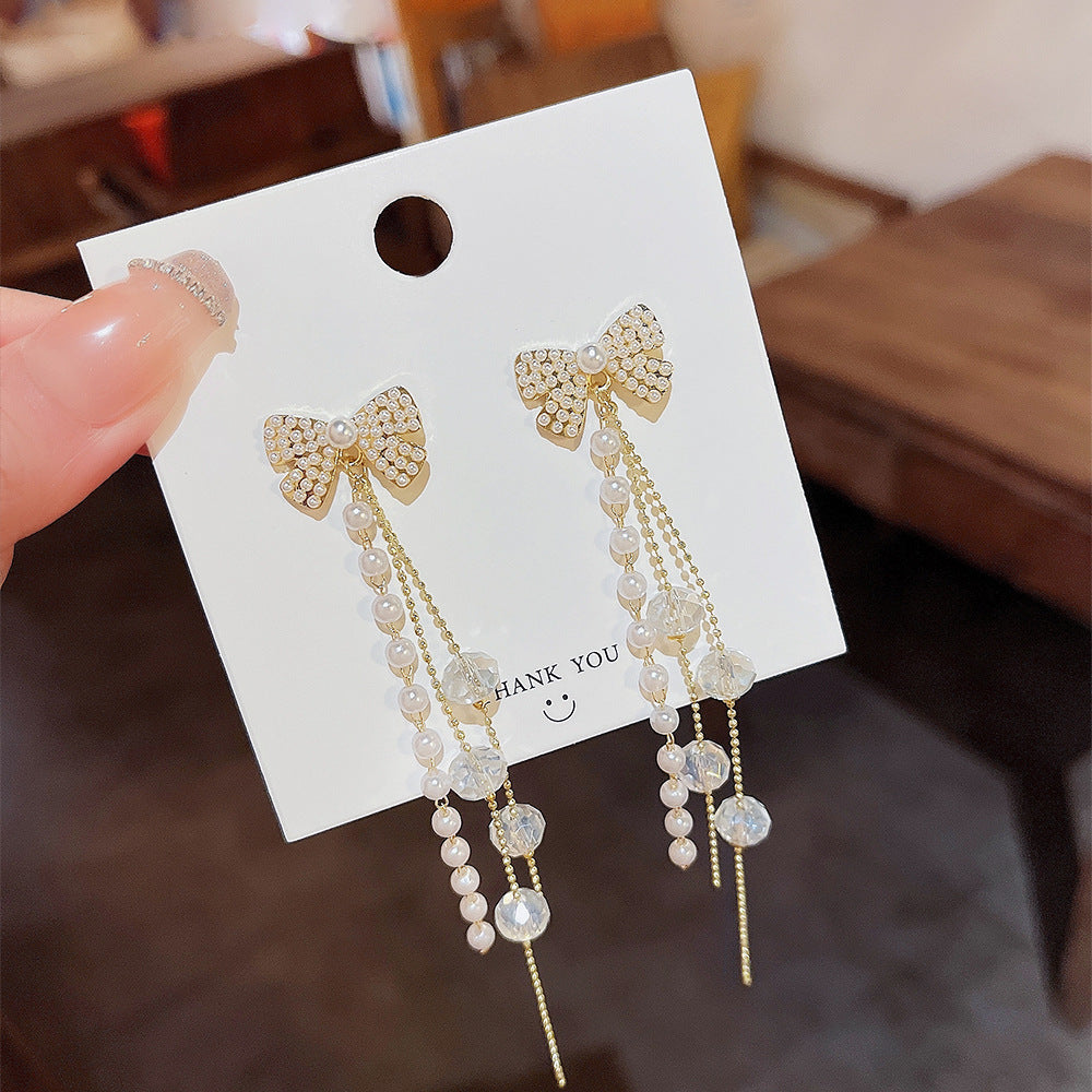 Orecchini in argento sterling con perle di lusso e ago sottile, design elegante e raffinato, perfetti per uno stile sofisticato.