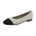 Scarpe da donna Valstrend in raso oro con punta affusolata e modello flat, con forma quadrata e apertura poco profonda.