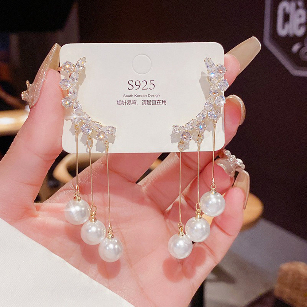 Orecchini in argento sterling con perle di lusso, design elegante e raffinato, perfetti per uno stile sofisticato e femminile.