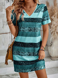 Vestito corto a righe alla moda di Valstrend, con stampa a righe colorate e design elegante, ideale per look estivi e casual.