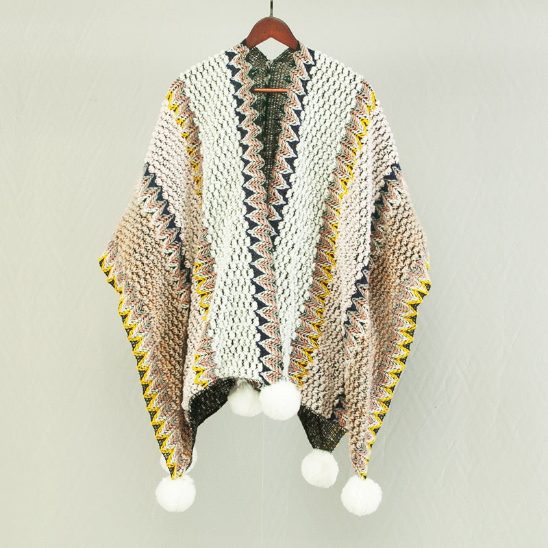 Sciarpa etnica versatile di Valstrend, mantella da viaggio a doppio uso con dettagli colorati e stile tradizionale.
