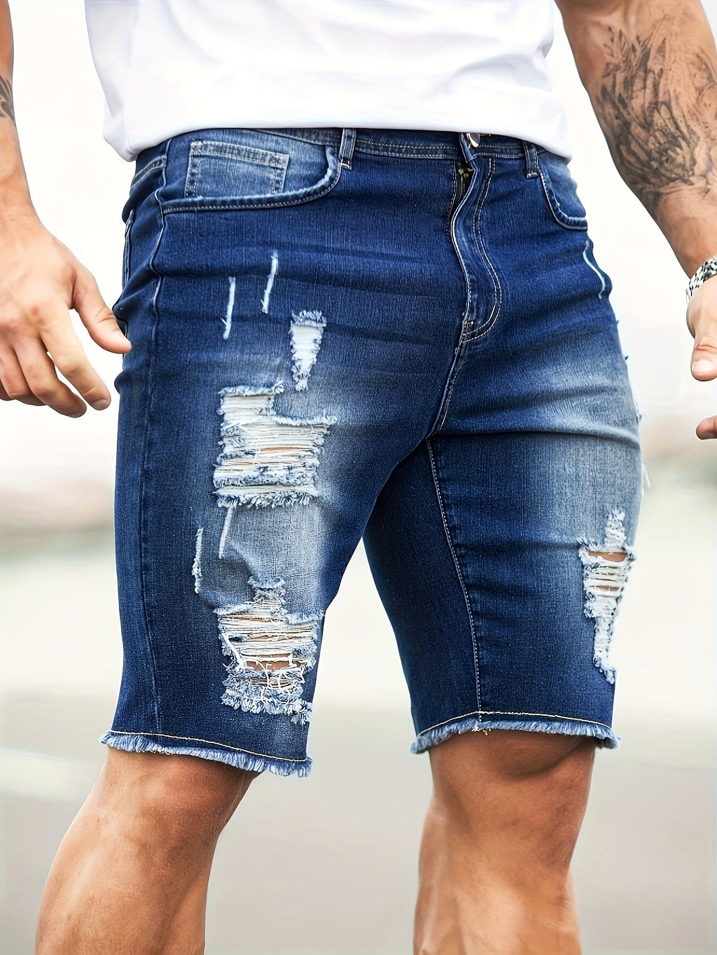 Pantaloncini corti da uomo Valstrend, jeans strappati neri, stile casual slim fit, ideali per l'estate, dettagli in denim.