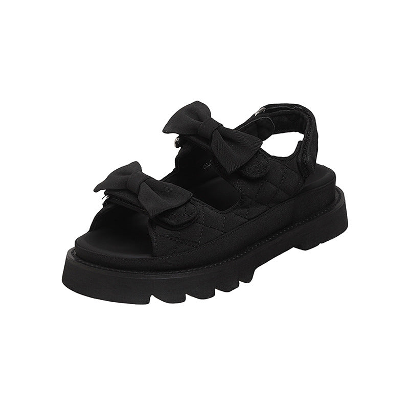 Sandali donna Valstrend stile Chanel con fiocco, piattaforma e design elegante, in tonalità neutre e materiali di qualità.