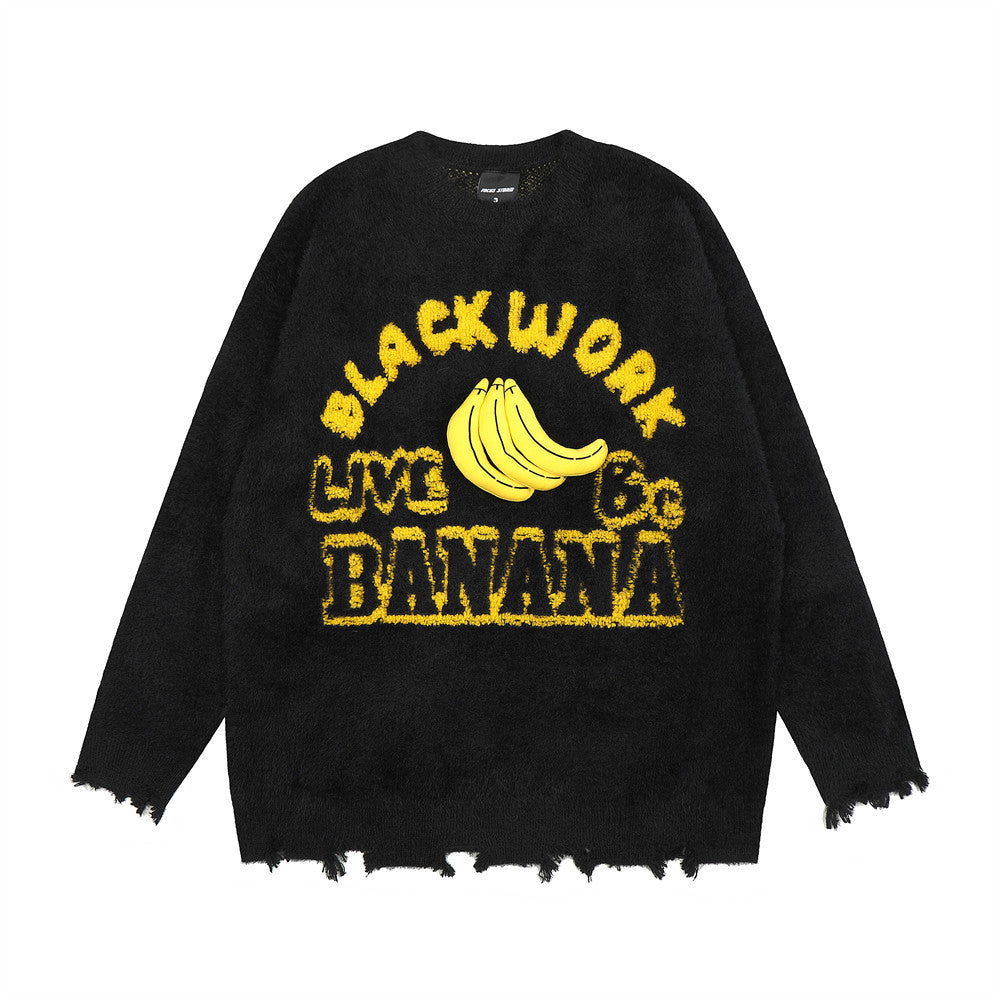 Maglione girocollo a banana per uomo di Valstrend, stile streetwear, con dettagli strappati e look casual.