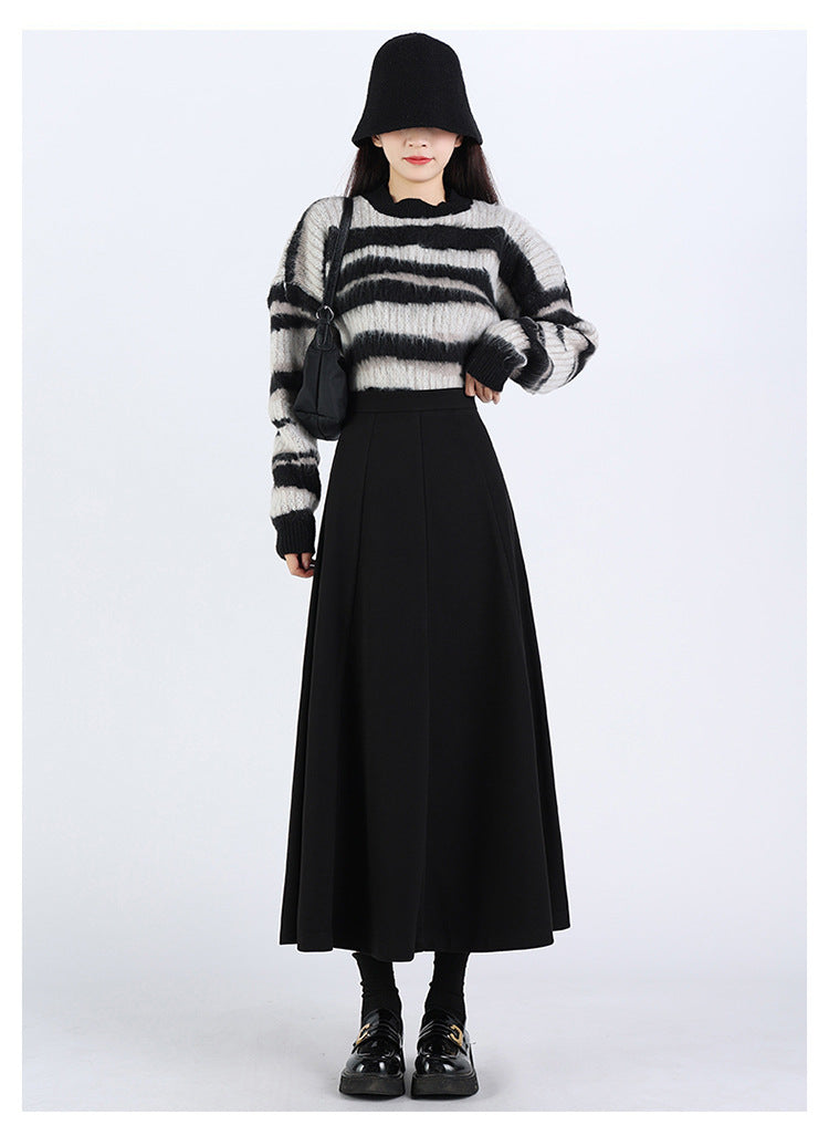 Gonna invernale in lana a tubino, vestibilità slim, lunghezza media, dettagli eleganti, marca Valstrend.