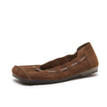 Scarpe basse Valstrend con punta quadrata in pelle autentica, banda elastica e design elegante, vista frontale.