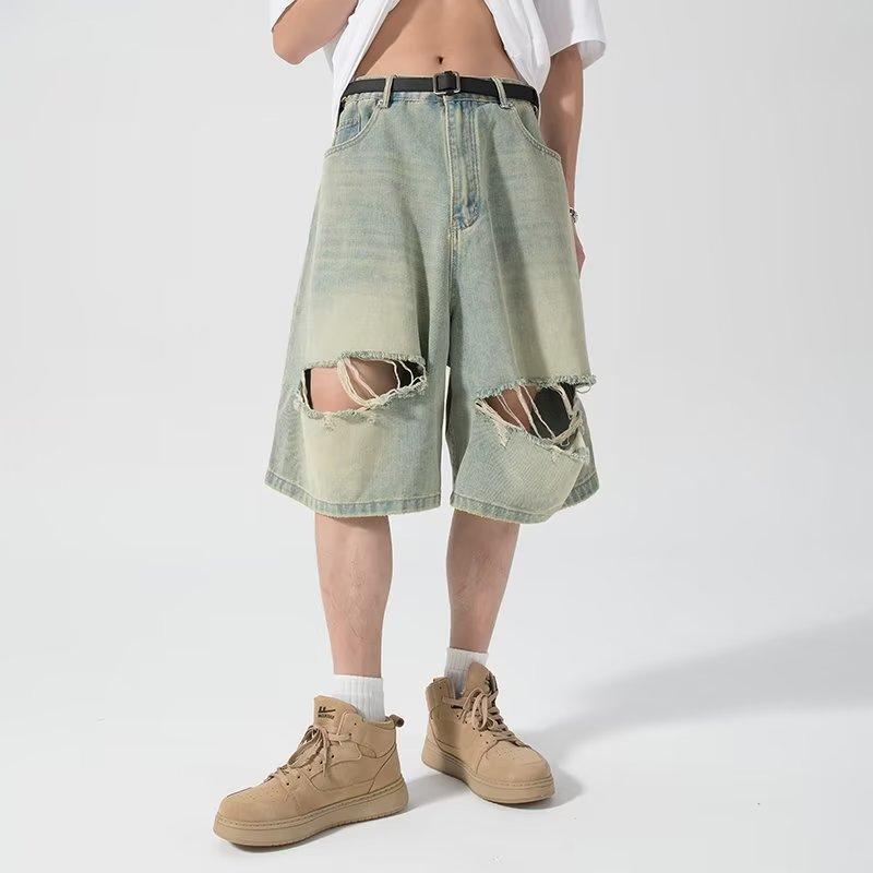 Pantaloncini corti in jeans strappati da uomo Valstrend, stile loose e trendy, con dettagli sfondati e tagli disinvolti.