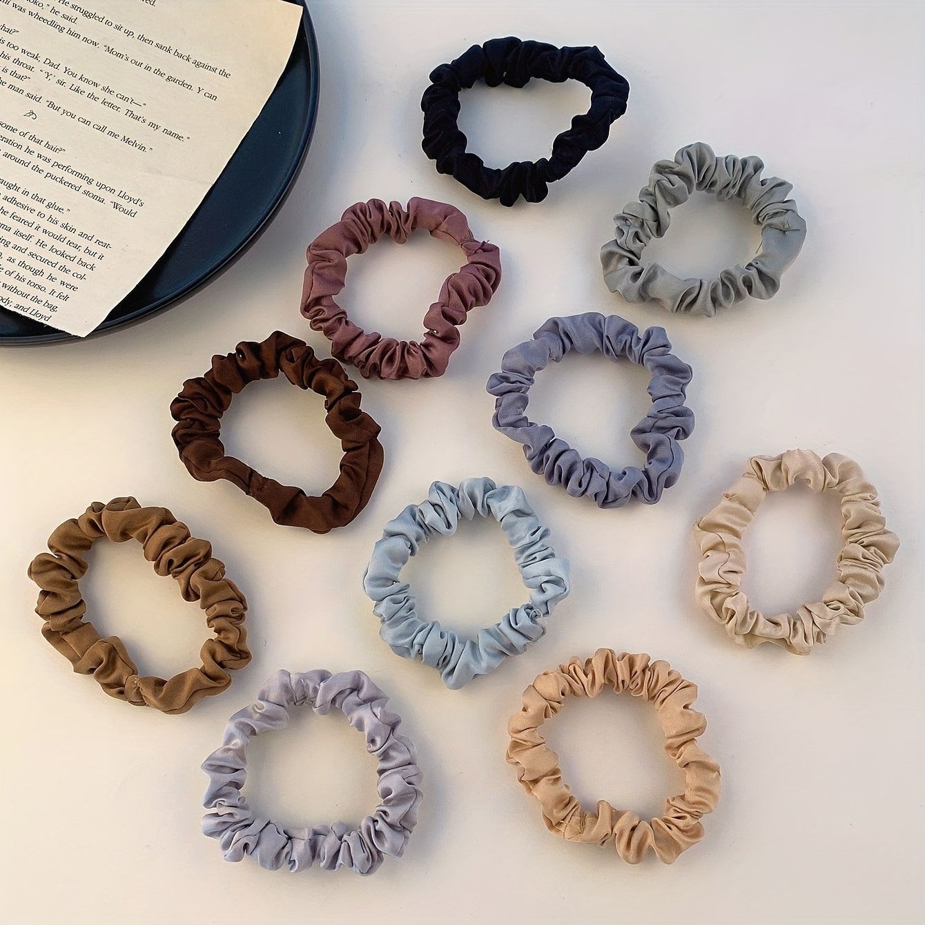 Set di 10 elastici per capelli con pieghe, accessori di stile eleganti e trendy per donne e uso quotidiano, marca Valstrend.