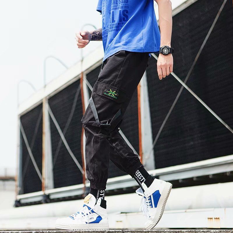 Pantaloni jogger hip hop Valstrend shop in tessuto morbido, stile casual con fascia elastica in vita e tasche laterali.