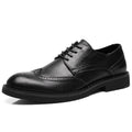 Scarpe da uomo in pelle taglia grande Valstrend shop, modello elegante con finiture di alta qualità, visibili in primo piano.