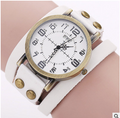 Orologio da donna vintage Valstrend con cinturino in pelle, stile antico, con quadrante casual e movimento al quarzo.