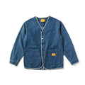 Giacca da uomo Valstrend in denim con tasche grandi, senza colletto, stile baggy e casual, vista frontale con dettagli.