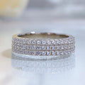 Anello semplice con tre file di diamanti per donna, gioielli Valstrend, anello elegante e raffinato in oro bianco.
