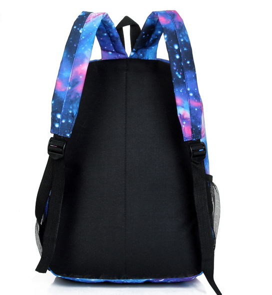 Zaino Galaxy Valstrend con design spaziale, spallacci regolabili e scomparto principale, ideale per scuola e uso quotidiano.