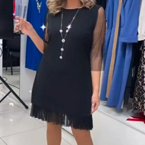 Vestito donna Valstrend con spacco laterale, ricamo di paillettes e dettagli in pizzo, elegante e scintillante.