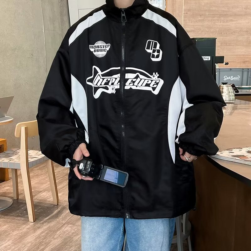 Giacca da corsa retrò per uomo Valstrend, primavera, stile loose, dettagli in stile racing su tessuto colorato.