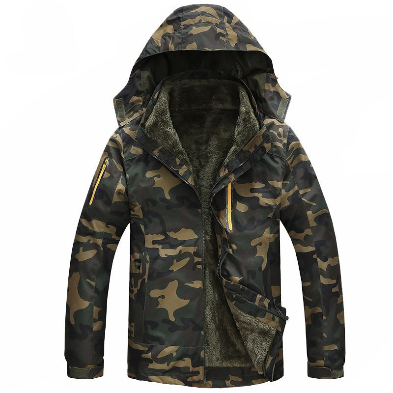 Giacca camouflage spessa con fodera in pile rimovibile, shell resistente al vento, marca Valstrend Shop, vista frontale.