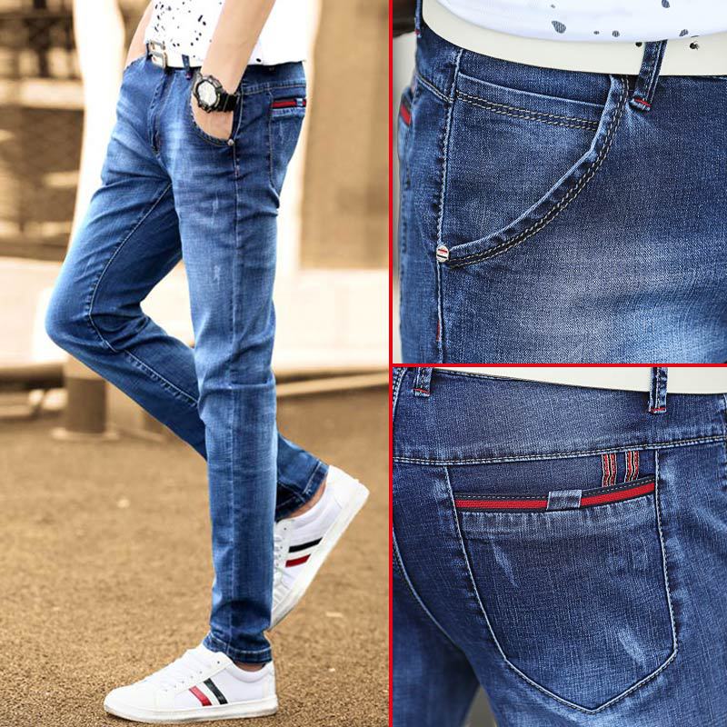 Jeans slim fit da uomo Valstrend shop con caviglie allacciate, stile primavera, tessuto denim blu chiaro e dettagli moderni.