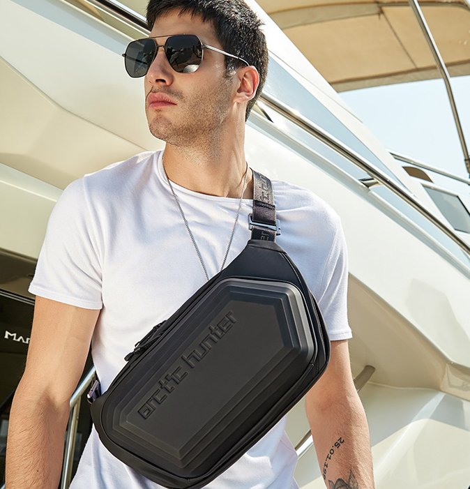 Borsa a tracolla uomo Valstrend, grande capacità, resistente all'acqua, design alla moda, ideale per uso quotidiano.