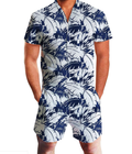 Tuta estiva corta con maniche a manica corta in stile hawaiano con motivo piume, marchio Valstrend shop.