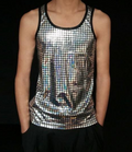 Top metallic clubwear Valstrend in tessuto lucido, senza maniche, con dettagli alla moda, perfetto per serate in discoteca.