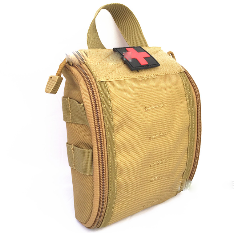 Kit medico tattico Valstrend con borsa resistente, fornito di bende, strumenti di primo soccorso e accessori essenziali.