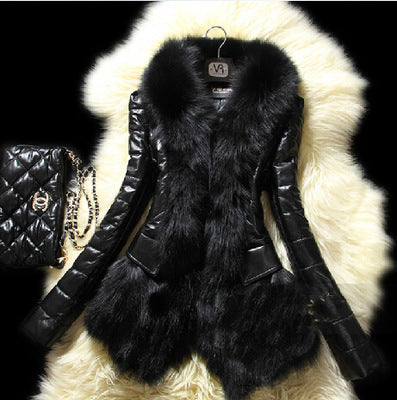 Giacca in pelle con ampio colletto in pelliccia sintetica, stile elegante e caldo, marca Valstrend Shop.