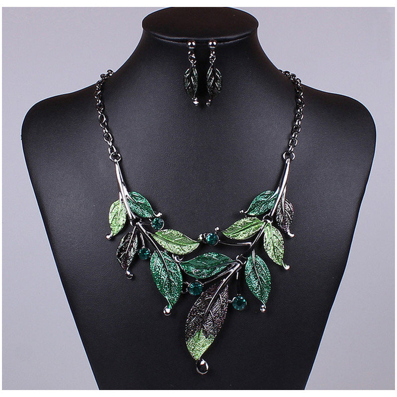 Set di bigiotteria Europa e USA con foglie colorate, collana corta per donna, accessori moda per sposa e occasioni speciali