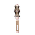 Spazzola professionale Valstrend shop per capelli, con setole morbide e manico ergonomico, visibile in primo piano.